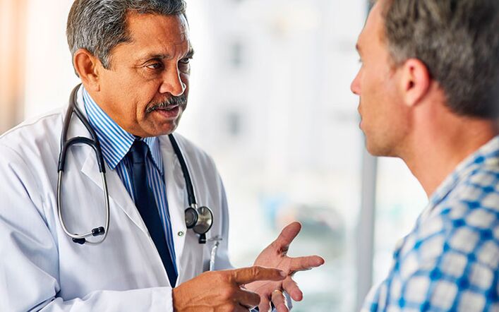 Muž s prostatitidou u urologa